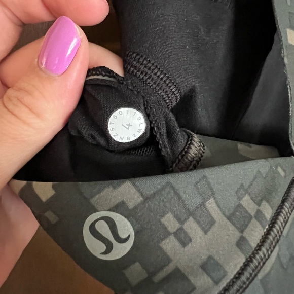 Lululemon Camo Sports Bra - Size 4 - Picture 4 of 5